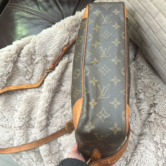 Louis Vuitton Trocadero 30 Crossbody bag - Picture 6 of 14